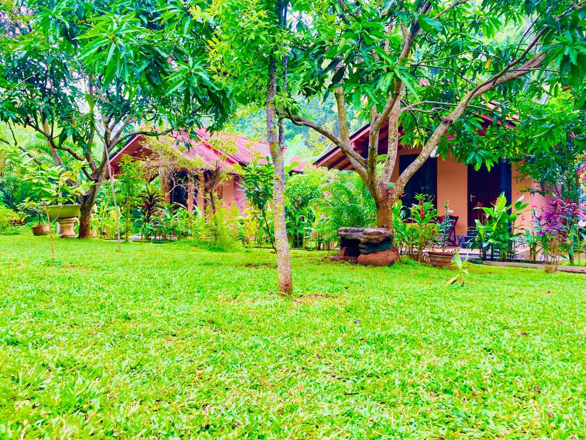 Suncity Privacy Cottages Udawalawe Ngoại thất bức ảnh